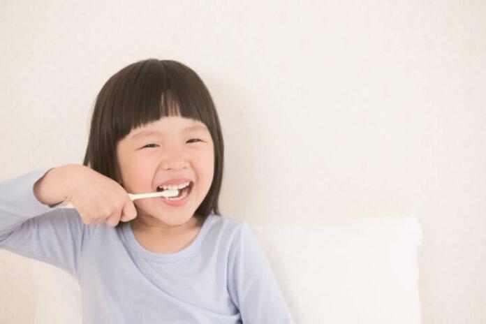 cute girl brush teeth