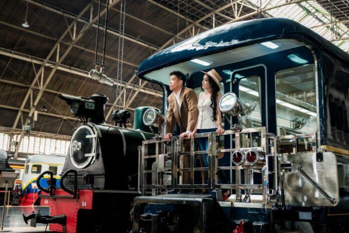 1_จิม ทอมป์สัน จับมือ DTH Travel เปิดประสบการณ์การเดินทางล้ำค่าผ่าน 4 เมืองมรดกโลกของไทยบนรถไฟ The Blue Jasmine